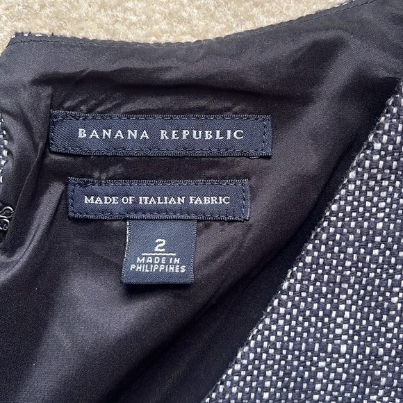 Shell: 74% Cotton 26% Viscose. Lining: 95% Polyester 5% Elastane - Picture 2 of 2